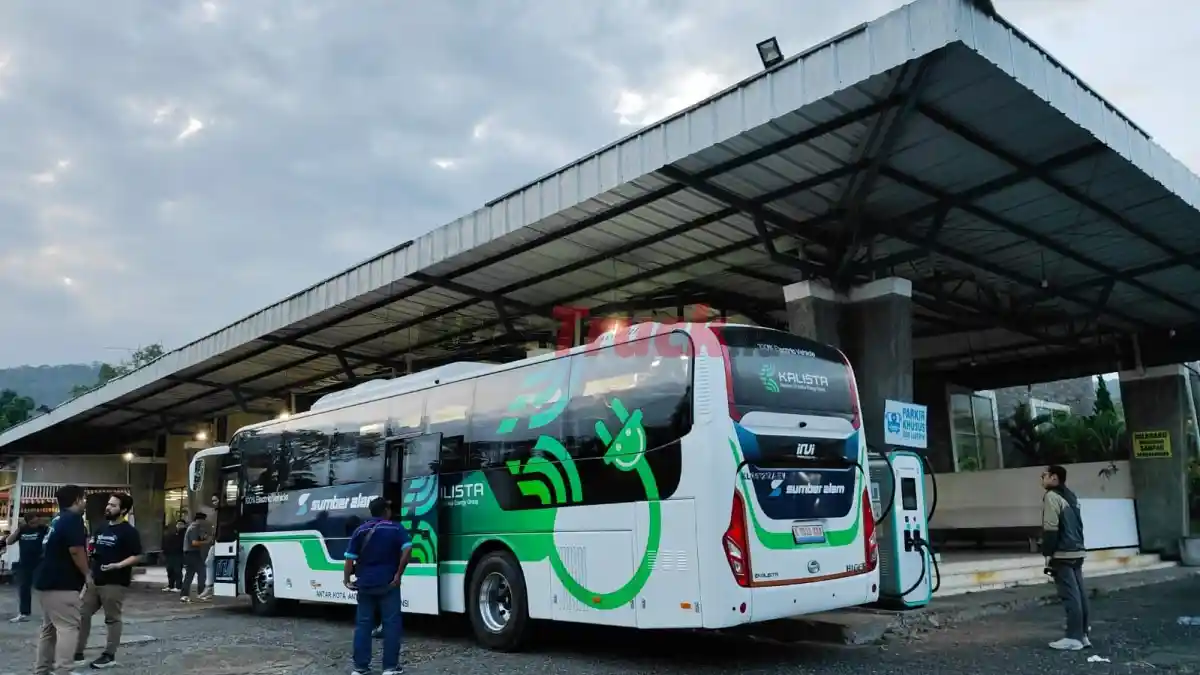 Foto - Menjajal Perjalanan Bus Listrik Bekasi–Jogjakarta Tarif Rp 170 Ribu, Ini Plus Dan Minusnya