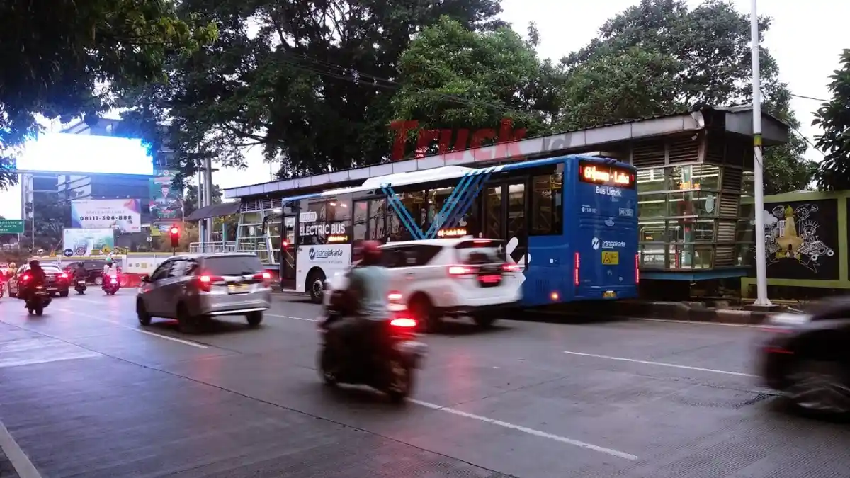 Bus - Penumpang Transjakarta Boleh Berbuka Di Dalam Bus Selama Ramadhan