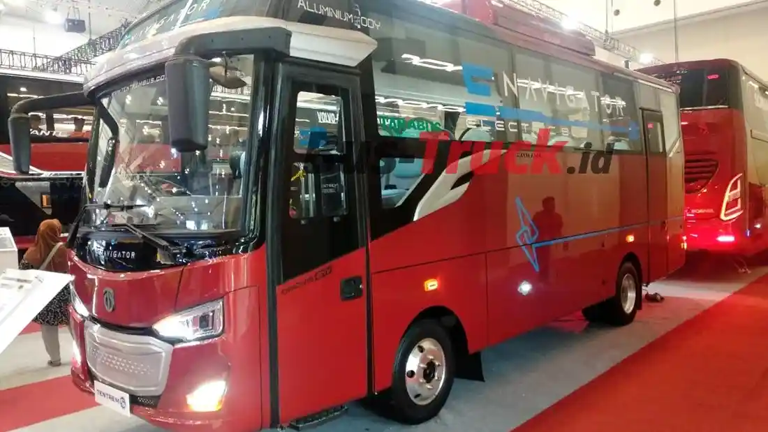 Foto - Sopir Bus Hasil Didikan Sekolah Mengemudi Beda Karakternya