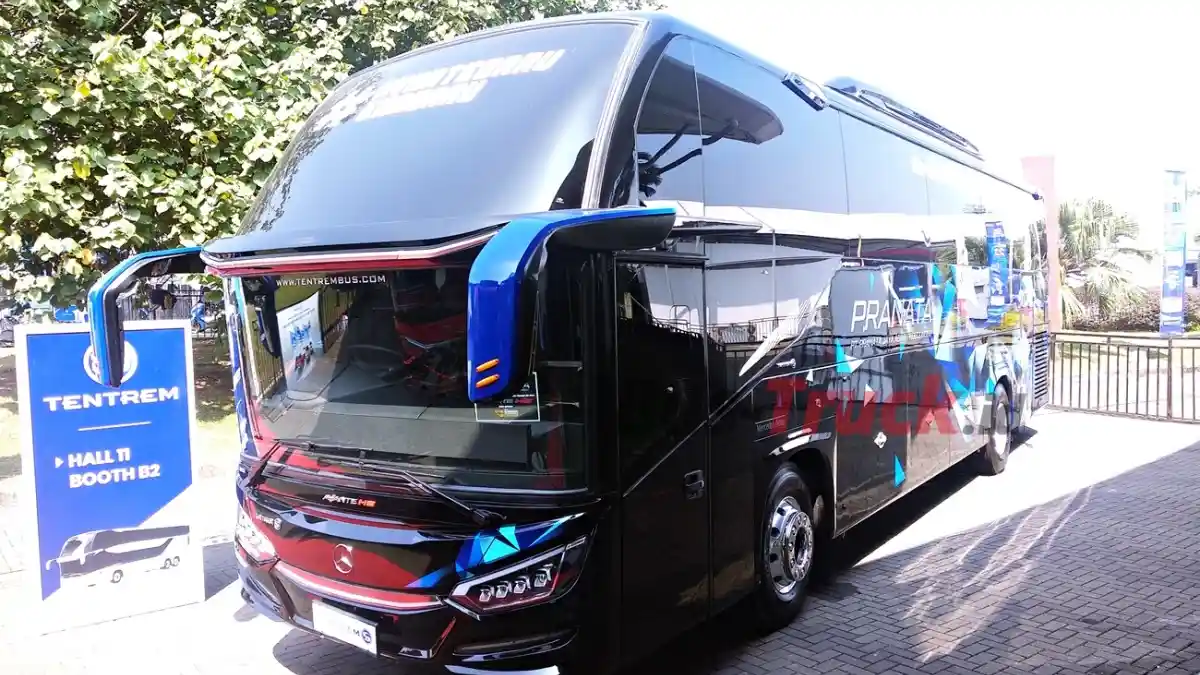 Foto - Ini Tiga Dealer Terbaik Mercedes-Benz Untuk Segmen Bus Dan Truk