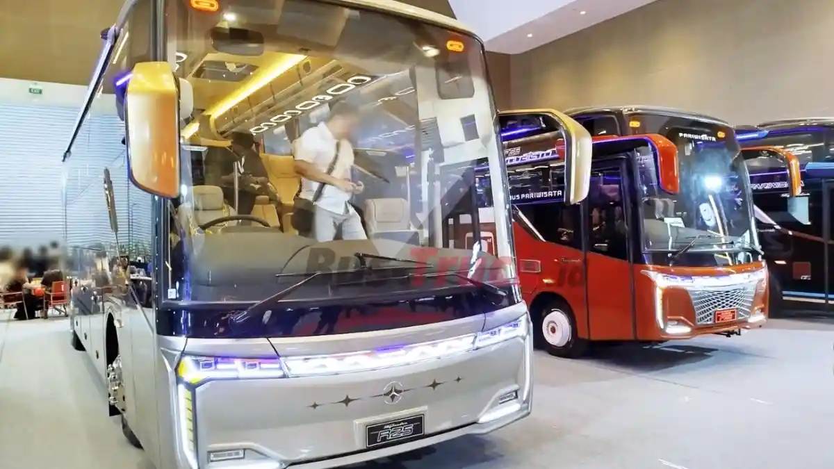Bus - Penjualan Mercedes-Benz Bus Naik, DCVI Serah Terima Puluhan Bus di Busworld
