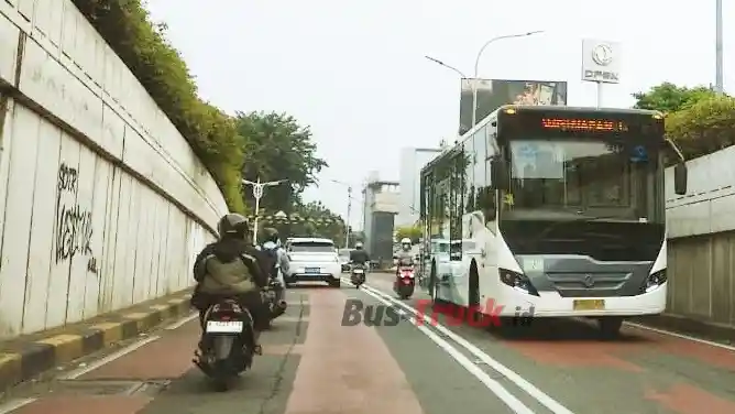 Foto - Ini Dugaan Penyebab Tiga Laka Bus Transjakarta Bulan Ini