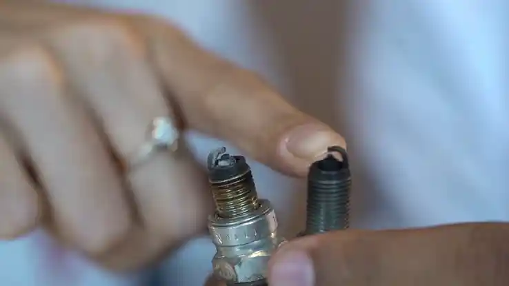 Foto - #STAYATHOME Cek Sendiri Kondisi Busi di Rumah