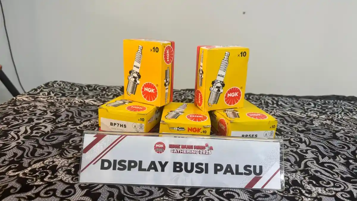 Foto - Perangi Produk Ilegal, Niterra Mobility Indonesia Hancurkan Ribuan Busi NGK Palsu