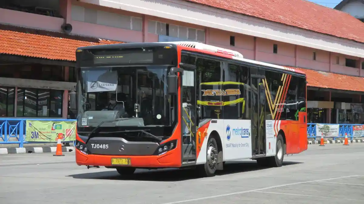 Bus - Transjakarta Perbaiki Fitur Pembelian Tiket Royaltrans Di Aplikasi TIJE
