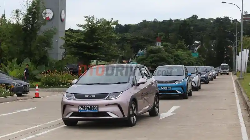 Foto - Komparasi Dimensi, Tenaga, Range Aion UT vs BYD Dolphin vs MG 4 EV