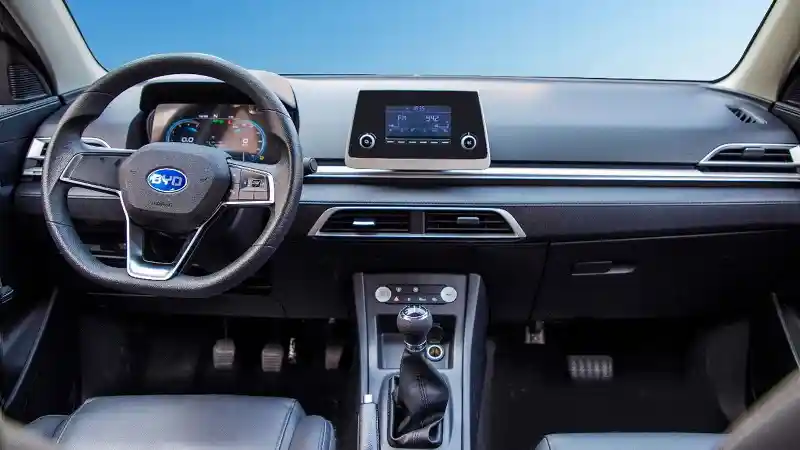 Foto - BYD Bikin Mobil Listrik Manual. Tidak Dijual Untuk Umum