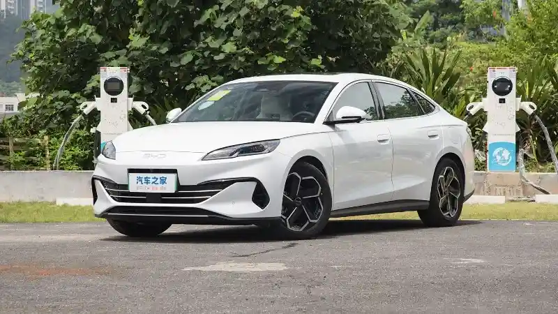 Foto - BYD Perkenalkan Dua Sedan PHEV Dengan Jarak Tempuh 2.100 km 