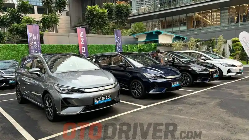 Foto - BMW Gugat BYD Soal Penamaan BYD M6 di Indonesia, Simak Fakta Selengkapnya