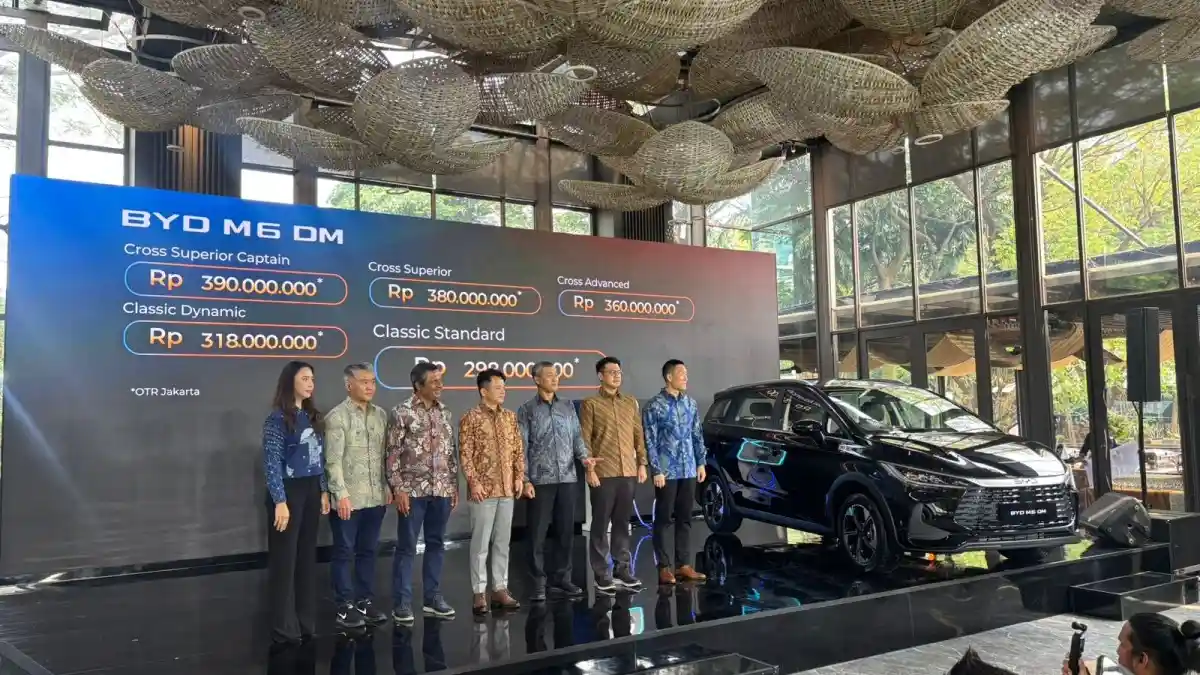 Foto - BYD M6 DM Dijual Mulai Rp 298 Juta, Lebih Murah Dari Veloz Hybrid