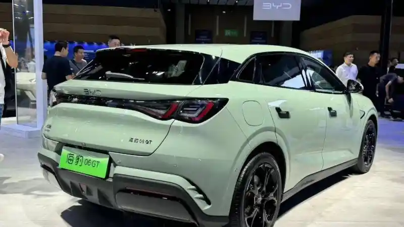 Foto - BYD Seal 06 GT Debut Di Cina, Harga Mulai Rp 200 Jutaan