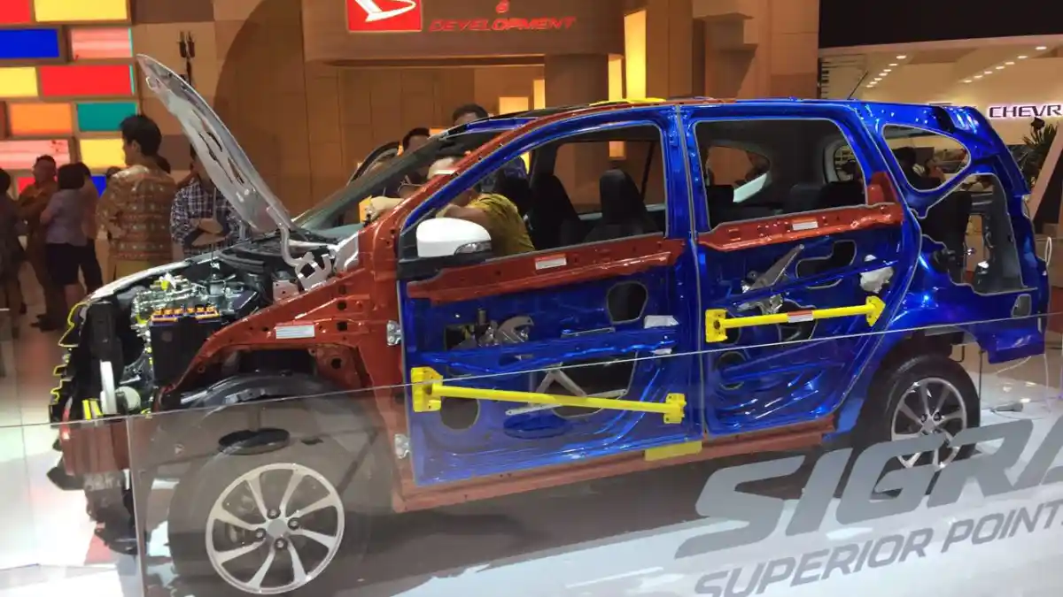 Foto - Airbag Eksterior Bisa Jadi Standar Crash Test 5 Bintang di Masa Depan