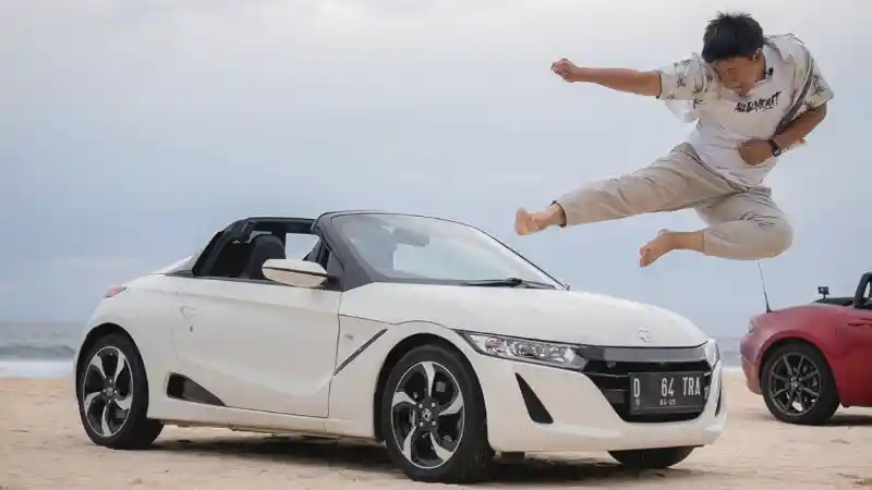 Foto - Mengintip Harga Mobil Para Kontestan Cabriolet Challenge
