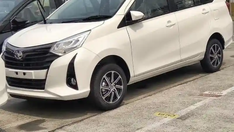 Foto - Facelift-nya Meluncur Pekan Depan, Calya Stok Lama Diskon RP 10 Juta