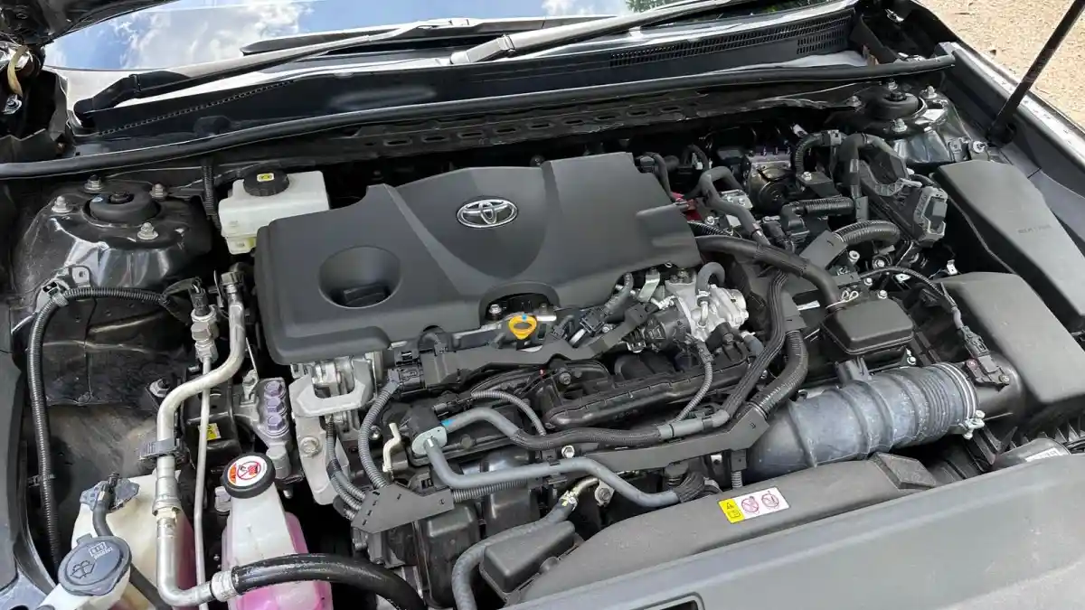 Foto - All New Toyota Camry, Sedan Mewah Yang Irit Nyaris 30 Km/Liter