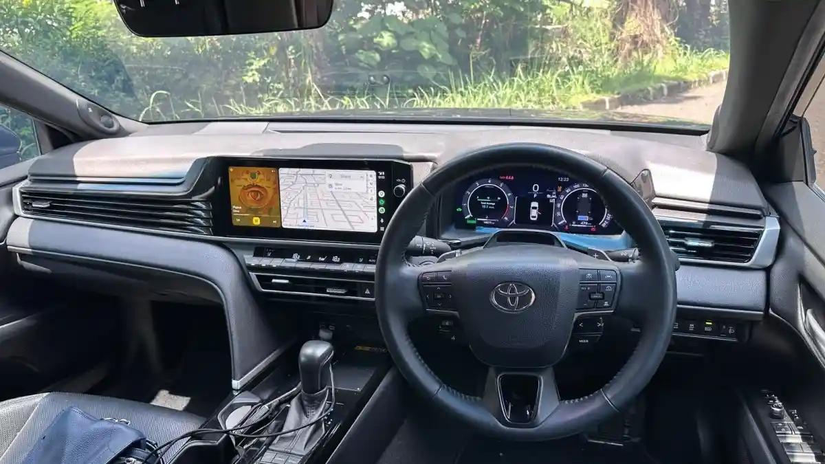Foto - All New Toyota Camry, Sedan Mewah Yang Irit Nyaris 30 Km/Liter