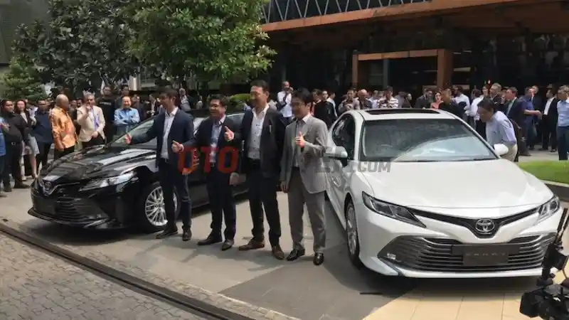 Foto - Toyota Camry Generasi Terbaru Resmi Diluncurkan. Harga Mulai Dari Rp 613 Juta