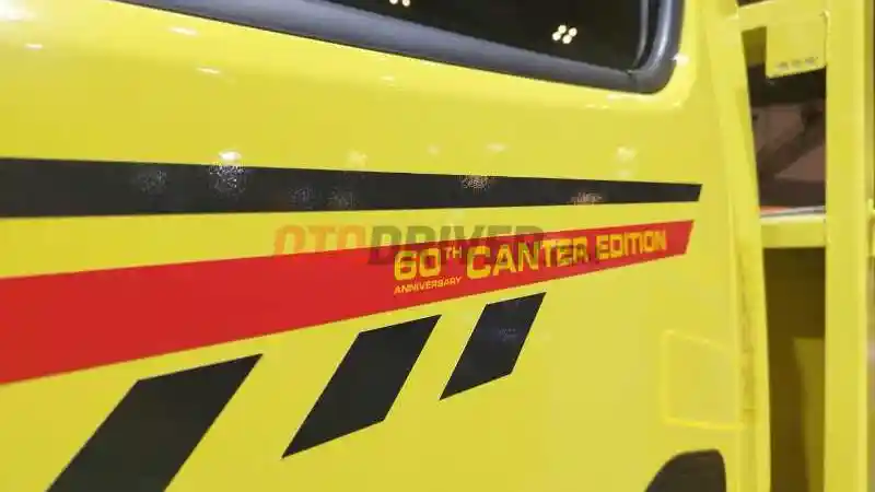 Foto - Mitsubishi Fuso Canter Rayakan Ulang Tahun ke 60 Dengan Produksi 60 unit Special Edition