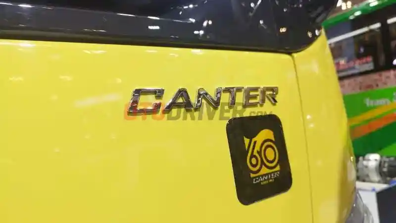 Foto - Mitsubishi Fuso Canter Rayakan Ulang Tahun ke 60 Dengan Produksi 60 unit Special Edition