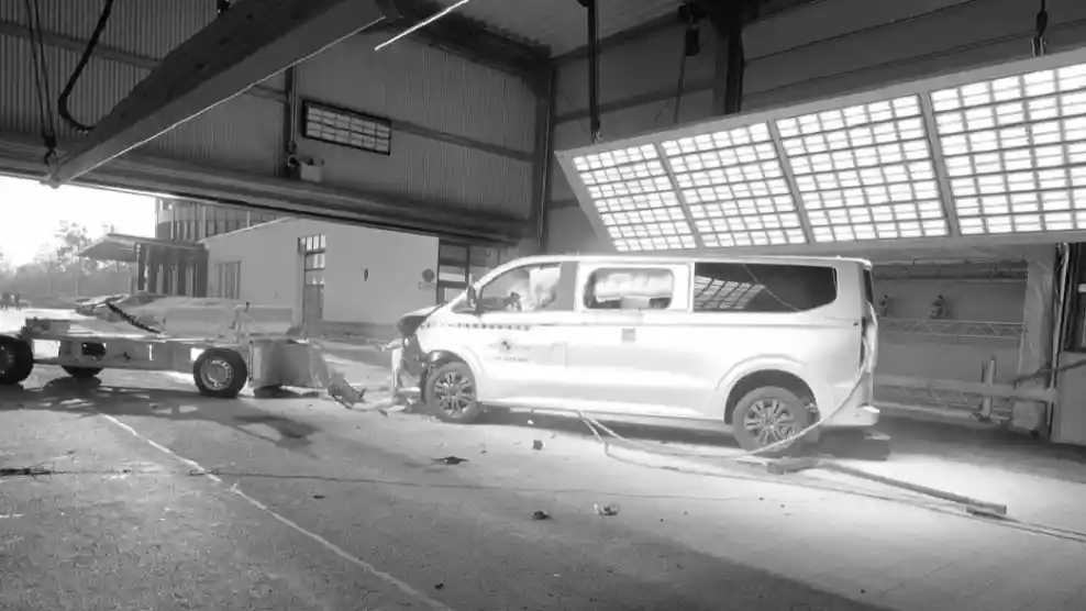 Crash Test - VIDEO: Volkswagen Caravelle Dapat Empat Bintang Saat Uji Keselamatan (Euro NCAP)
