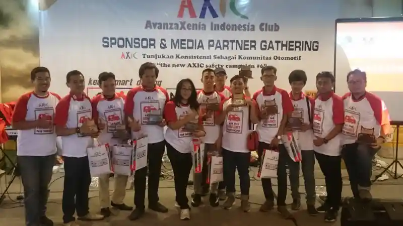 Berita - Komunitas Avanza Xenia Ini Gelar Kampanye Dahulukan Ambulans