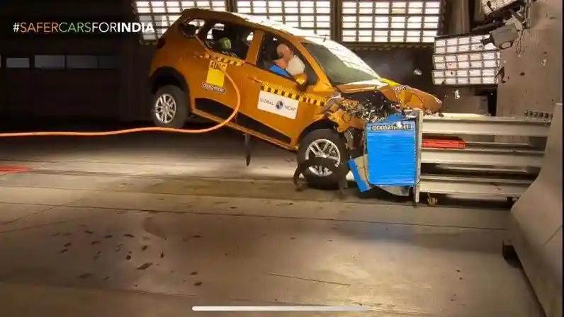 Crash Test - VIDEO: Crash Test Renault Triber, Kantongi Bintang 4!