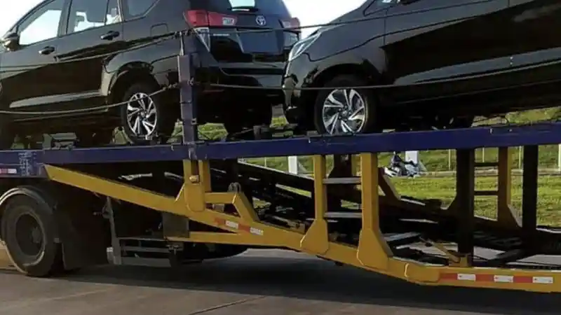 Foto - Bagian Belakang Kijang Innova Facelift Juga Terkuak