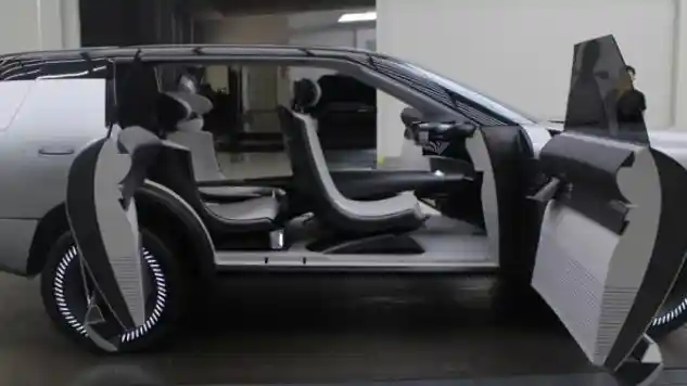 Foto - Chery Gene Mobil Konsep Bergaya RoboCop, Bisa Swakemudi