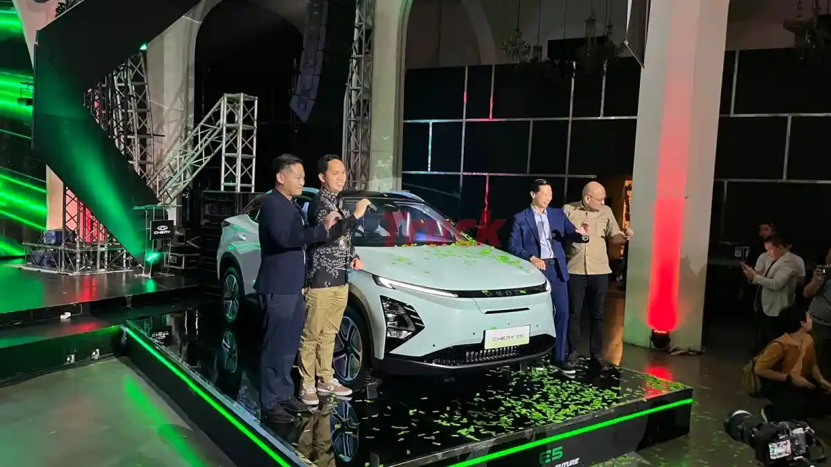 Berita - Turun Harga Lagi, Chery Resmi Jual C5 Dan E5