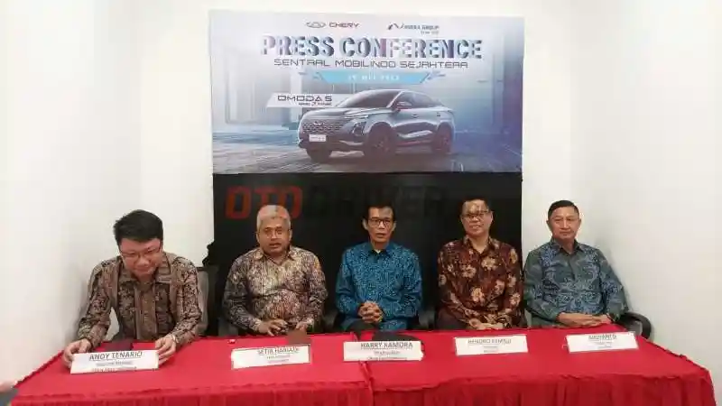 Foto - Makin Serius Garap Pasar Otomotif Indonesia, Chery Resmikan Diler di Bekasi