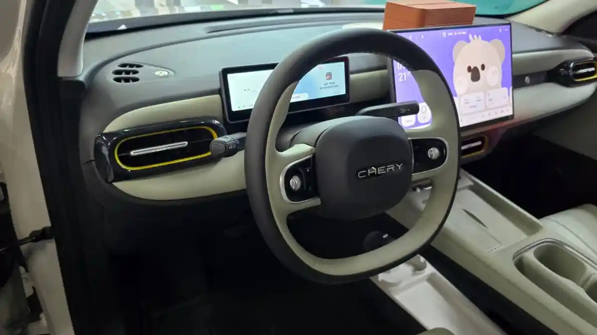 Foto - Fitur Bukan Gimmick Chery Q, Bikin Parkir, Macet, Masuk Jalan Sempit Nggak Stres