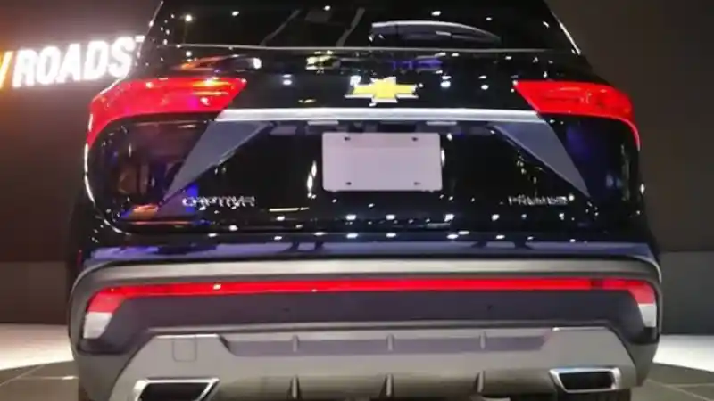 Foto - Chevrolet Captiva Model Baru Bertampang Wuling Pakai Mesin Turbo