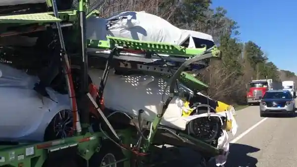 Berita - Waduh, Chevrolet Corvette Ini Ringsek Saat Diangkut Menuju Dealer