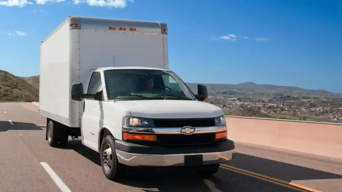 Foto - Chevrolet Express, Van Yang Menolak Untuk Punah