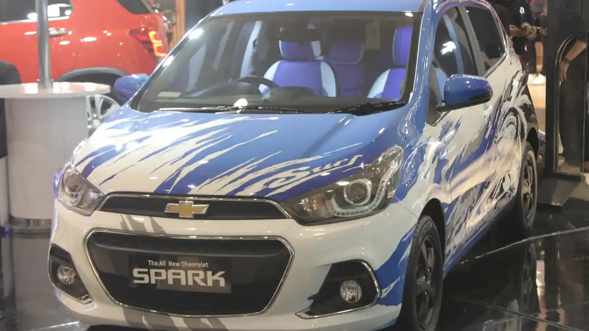 Foto - Chevrolet Spark Bermotif Batik Jadi Simbol Perayaan Sumpah Pemuda