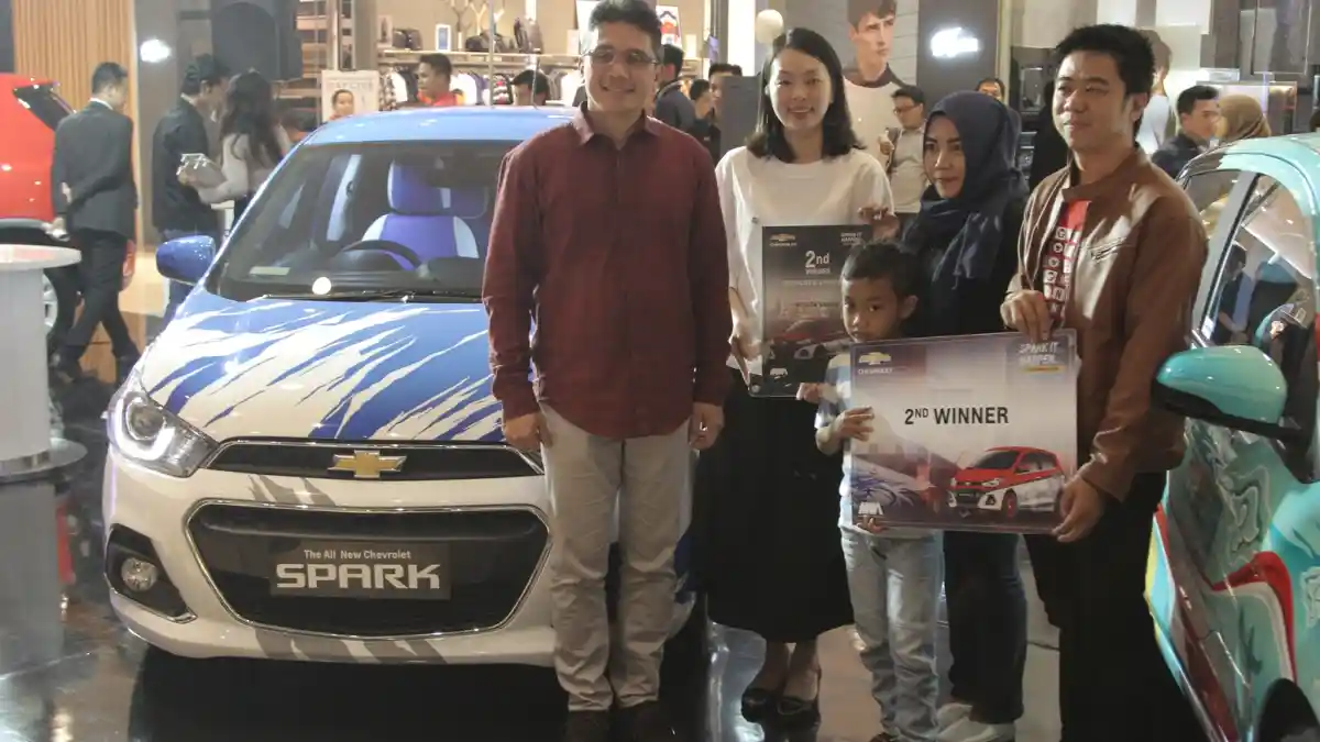 Foto - Chevrolet Spark Bermotif Batik Jadi Simbol Perayaan Sumpah Pemuda