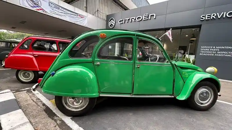 Foto - HUT 10 Tahun Citroen 602cc, Kopi Darat Model Klasik dan Modern