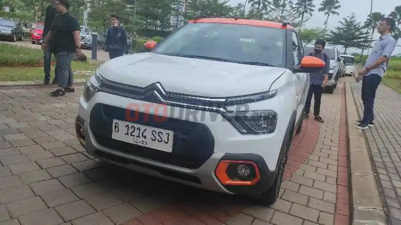 Foto - Ini Pilihan Warna dan Harga Mobil Citroen C3