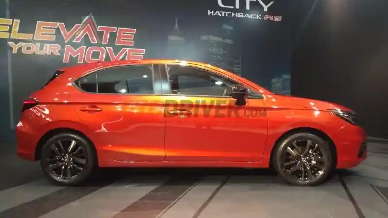 Foto - Honda City Hatchback Indonesia Vs Honda City Thailand. Siapa Yang Unggul?