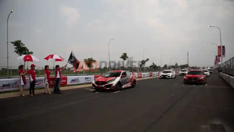 Foto - Enaknya Jadi Pemilik Civic Type R, Difasilitasi Cicipi Sirkuit BSD