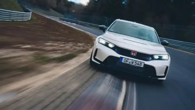 Foto - VIDEO: Honda Civic Type R Lagi-Lagi Jadi Sedan FWD Tercepat Di Nurburgring