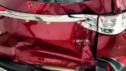 Foto - Beredar Penampakan Kondisi Wuling Confero Bekas Ditabrak Tronton (5 Foto)