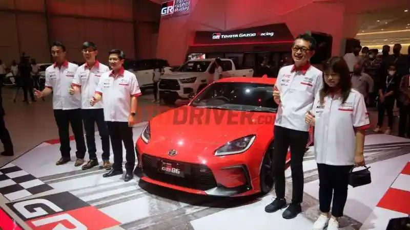 Foto - Toyota GR86 dan Subaru BRZ Mobil Sport Gahar di GIIAS 2022