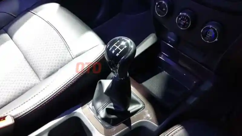 Foto - Wuling Confero Dapat Polesan Awet Muda, Harga Juara Di Bawah Rp 200 Juta.