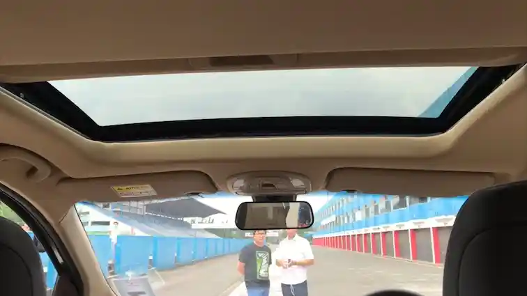 Foto - FIRST DRIVE: Wuling Cortez i-AMT 2017