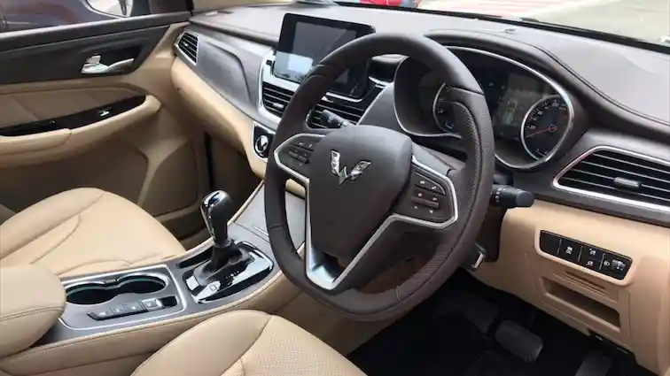 Foto - FIRST DRIVE: Wuling Cortez i-AMT 2017