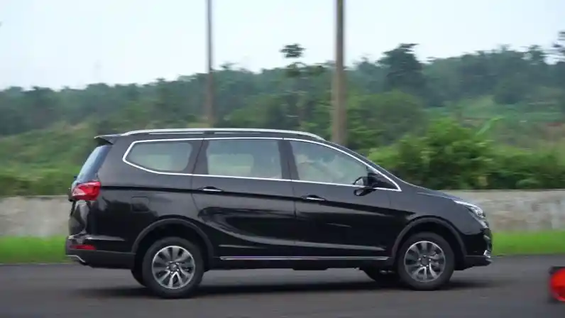 Foto - Cortez 8 Penumpang Meluncur. Ini Keunggulan dan Harganya