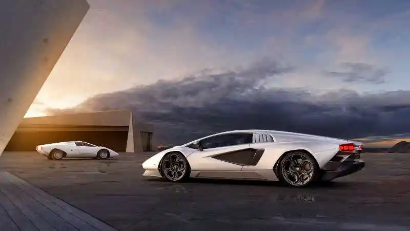 Foto - Lamborghini Countach Bangkit Kembali. Melenggang Dalam Wujud Supercar Hybrid 
