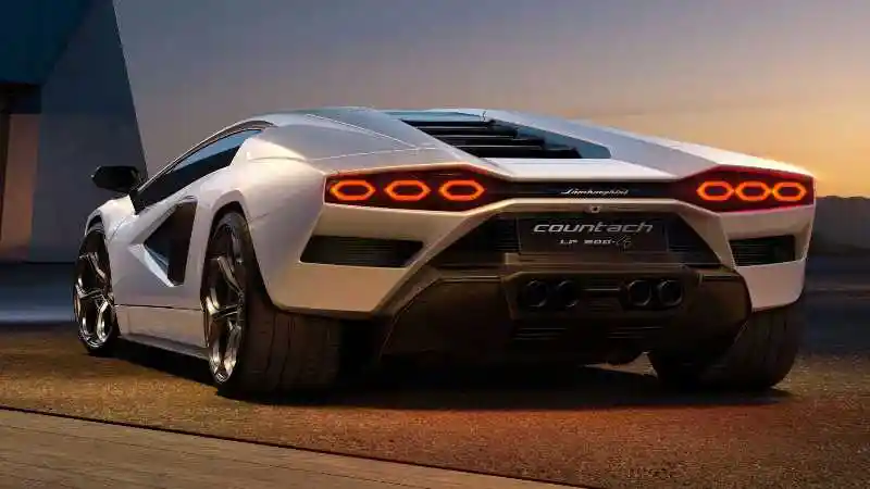 Foto - Lamborghini Countach Bangkit Kembali. Melenggang Dalam Wujud Supercar Hybrid 