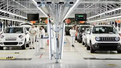 Foto - Cristiano Ronaldo Resmi ke Juventus, Pegawai Fiat Mogok Kerja!